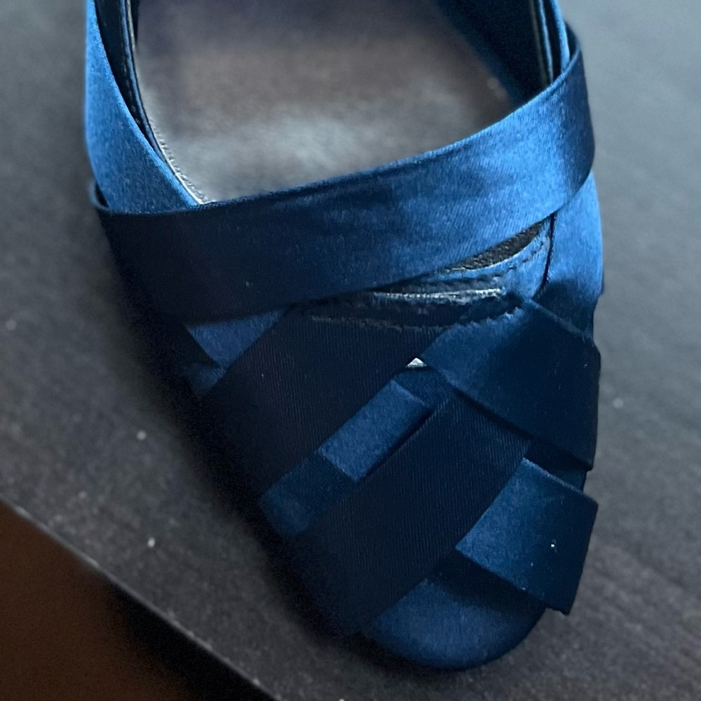 "Blue Satin Heels by Chinese Laundry: Elegant & Timeless!" Size 8